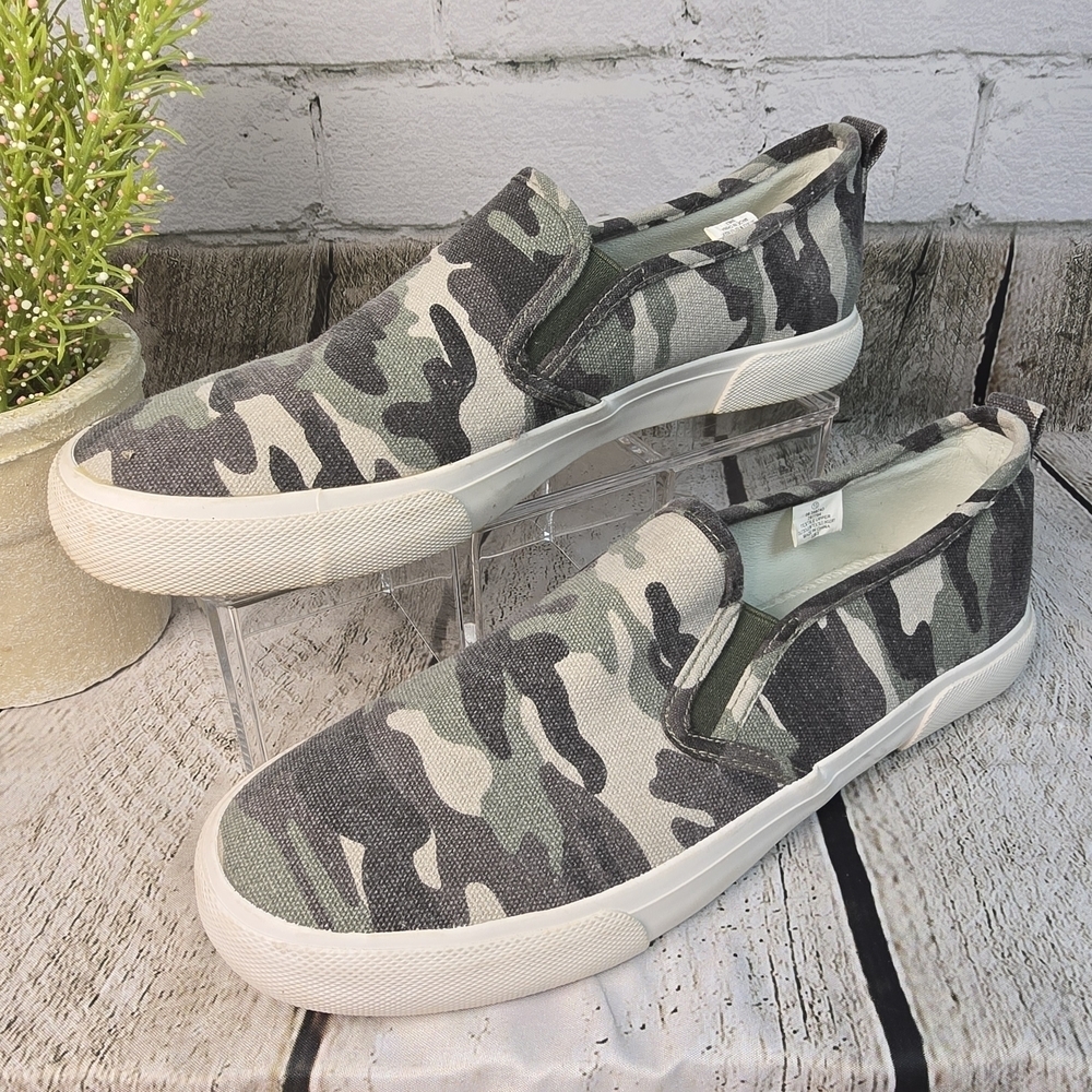 TOMMY BAHAMA CAMOUFLAGE SLIP ON SNEAKERS WOMENS SIZE 10 EUC - Picture 3 of 7